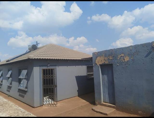 3 BEDROOM HOUSE FOR SALE IN LUFHERENG